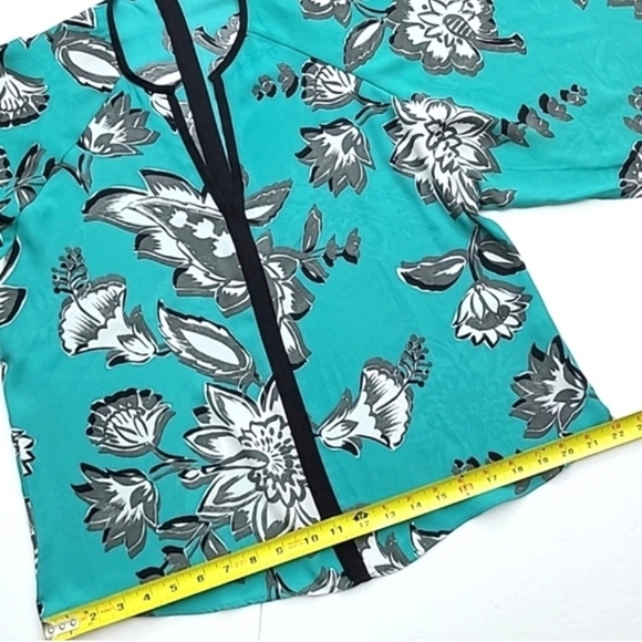 ZARA Basic Kimono Sleeves Large Floral Print Teal Blouse Top V Neckline Sz Small - Picture 8 of 9
